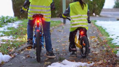Fahrradfahren im Winter - So kommen Kinder sicher durch Eis und Schnee!