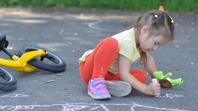 Kinder in Bewegung: Warum Outdoor-Aktivitäten für eine gesunde Kindheit unverzichtbar sind